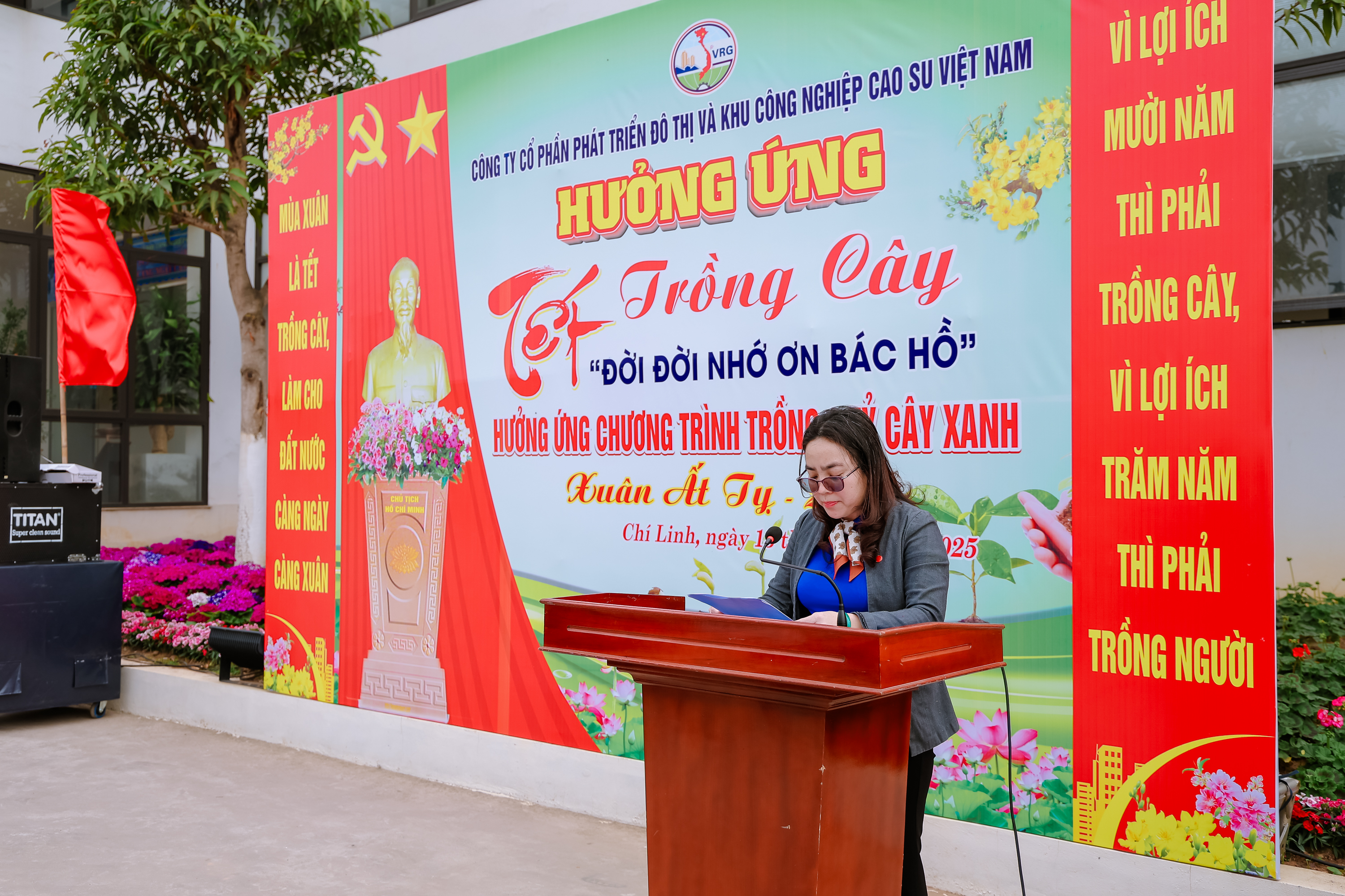Công ty CP Phát triển Đô thị và Khu công nghiệp Cao su Việt Nam VRG hưởng ứng Tết trồng cây 