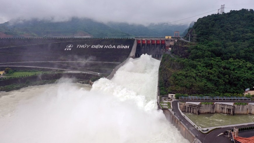 Hồ thủy điện Hòa Bình mở cửa xả đáy, 6 tỉnh, thành phố khẩn trương ứng phó