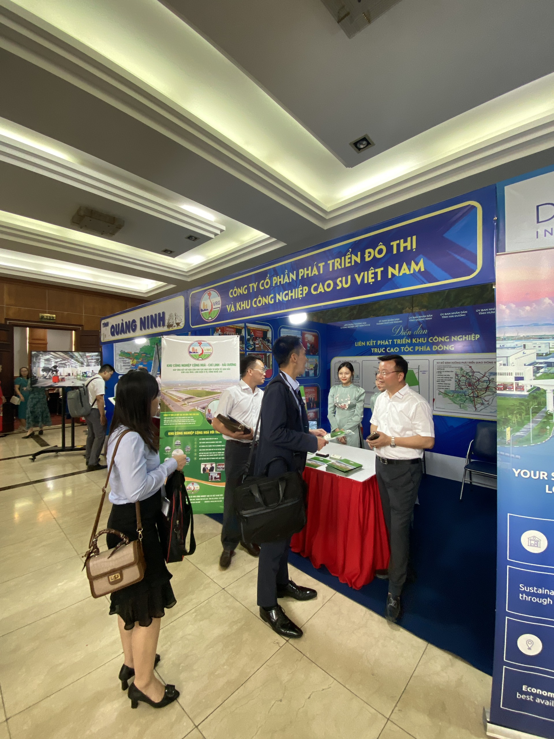 /upload/images/van-tien-thanh/dien-dan-lien-ket-phat-trien-khu-cong-nghiep/z4667227433632-59cf1fbca8eb0a22860b5b51c7be549b.jpg