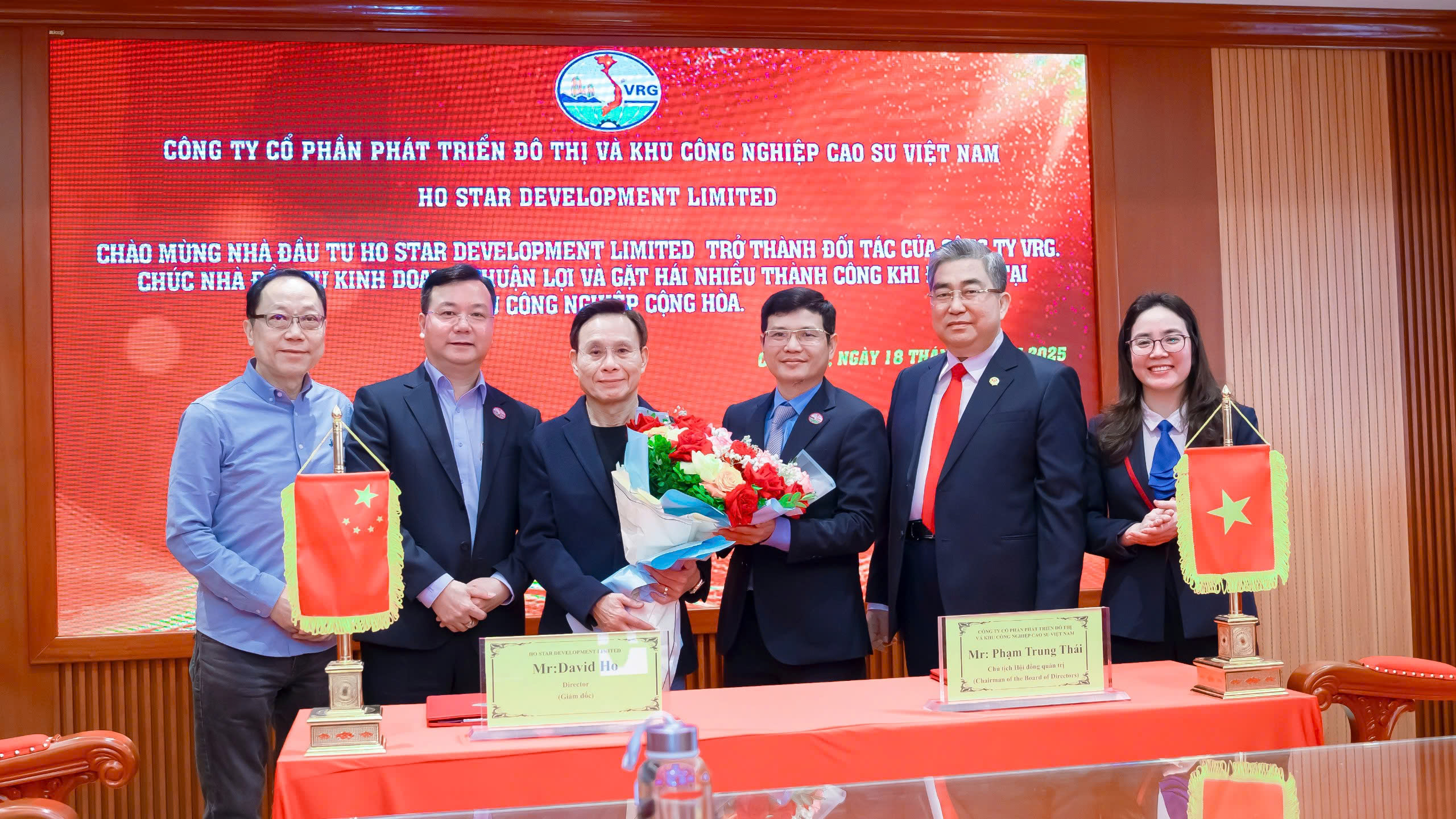 Hợp đồng đầu tư năm mới 2025: Lễ ký kết Hợp đồng Nguyên tắc giữa Công ty CP Phát triển Đô thị và Khu công nghiệp Cao su Việt Nam và Ho Star Development Limited